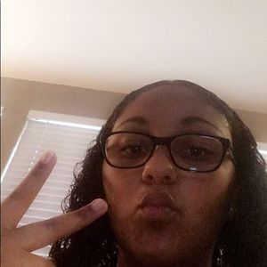 Meet your Posher, Kendra